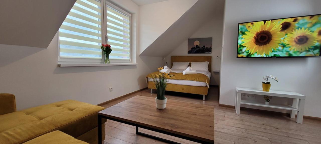 Kolorowe Cieplice - Apartamenty Z Widokiem Na Karkonosze Jelenia Gora Ngoại thất bức ảnh